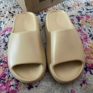 yeezy slides